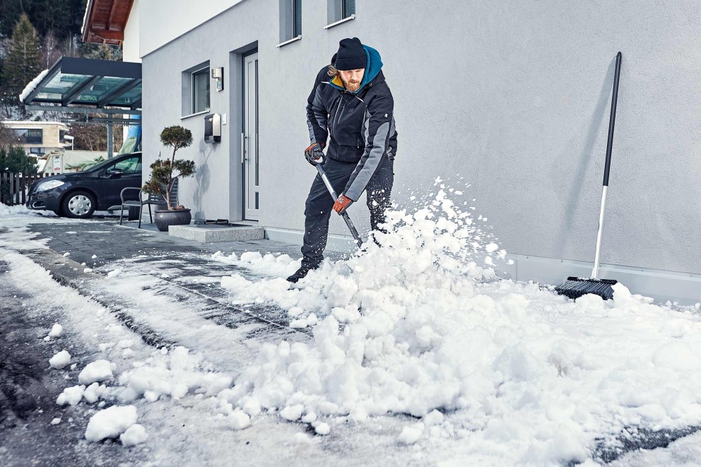 Deszăpezire: mașini, lopeți de zăpadă și soluții