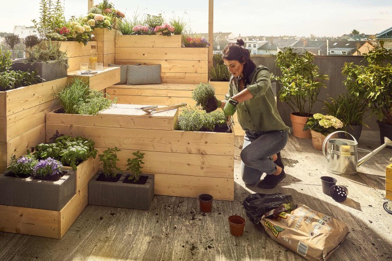 Amenajarea balconului: plante, accesorii și idei pentru grădina de la bloc