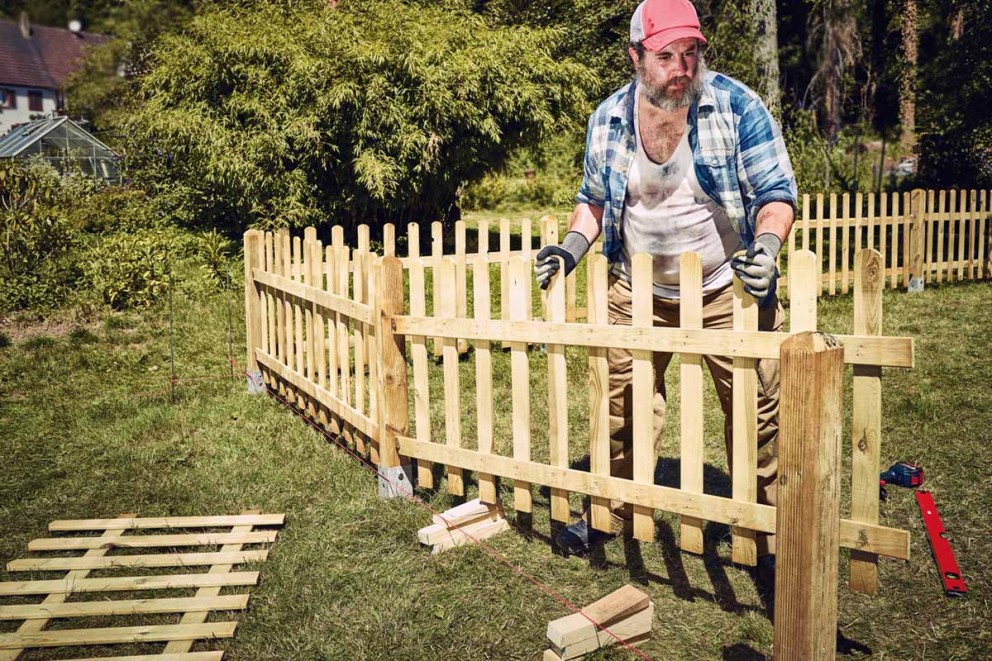 Construcția gardului din lemn
